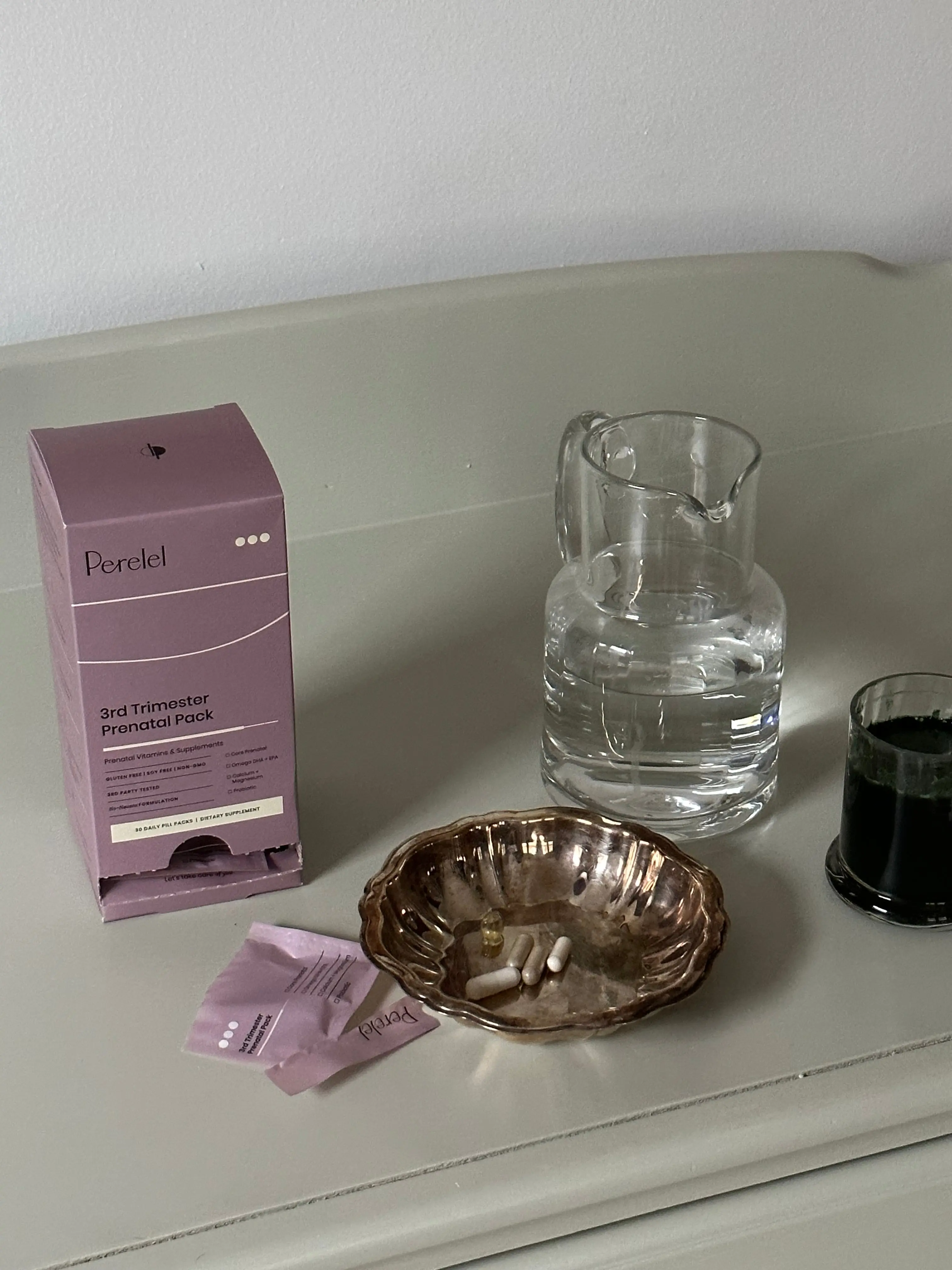 Prenatal vs Postnatal Vitamins: What's the Difference?
