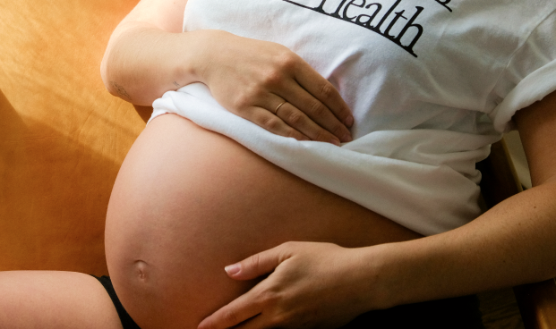 pregnant women holding belly 