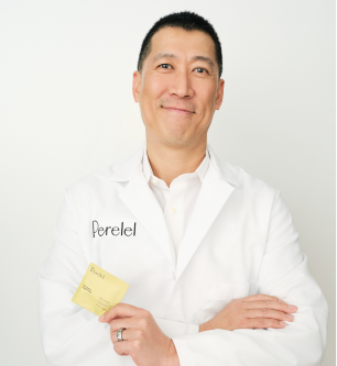 Dr. Andy Huang holds a Perelel Conception Support Pack sachet.