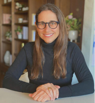 Portrait of Dr. Lisa Stern.