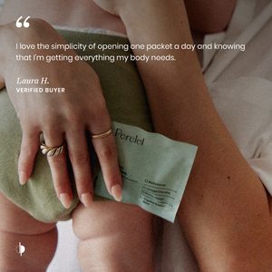 Person holding a green container with a Perelel packet, featuring a quote from a verified buyer.